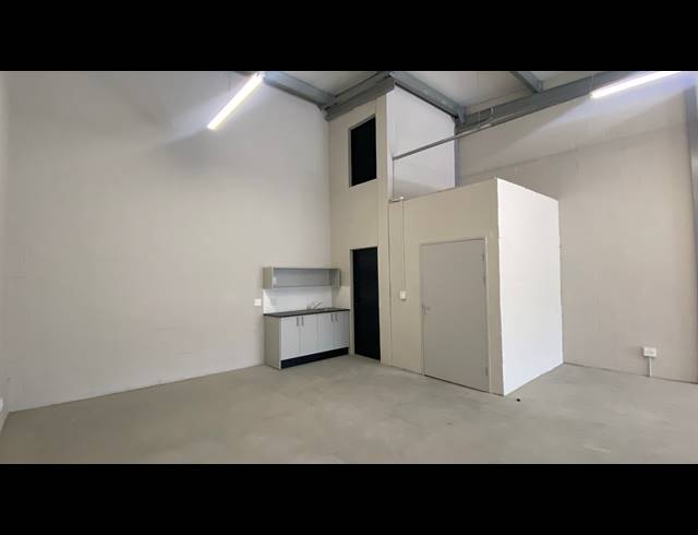 115M² WAREHOUSE TO LET IN MILNERTON CENTRAL